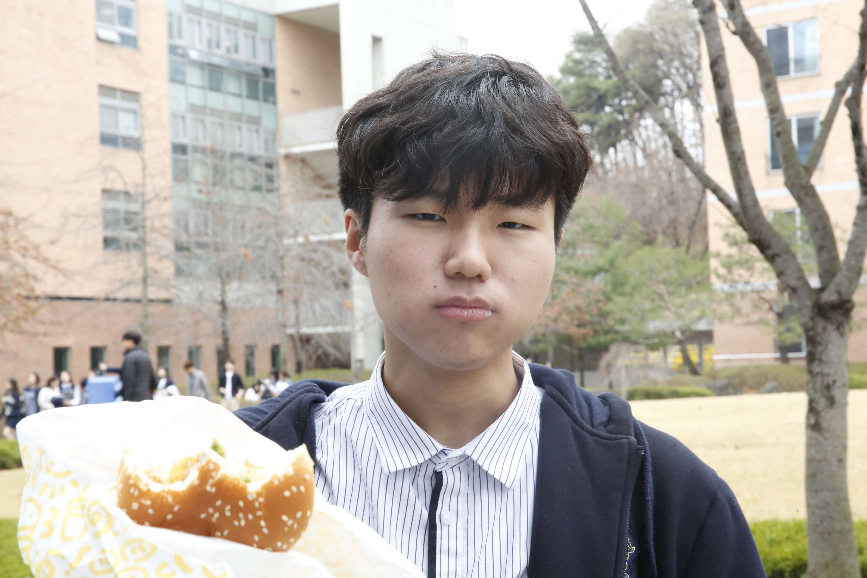 먹다 남은 햄버거